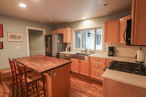 734 Ruddiman Dr, Meskegon MI  49445-2867 exterior