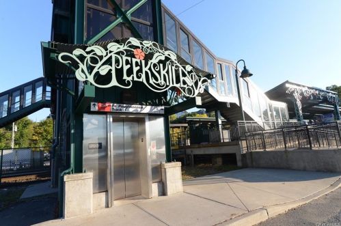 25 Huntington Cir, Peekskill NY 10566-2558 exterior