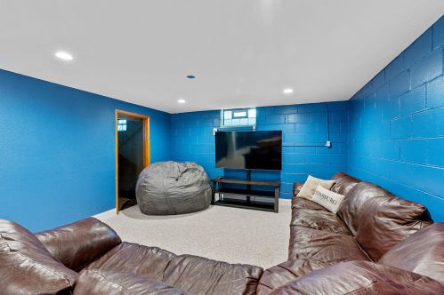 3319 Dayfield Ave, Milwaukee WI 53207-3112 exterior