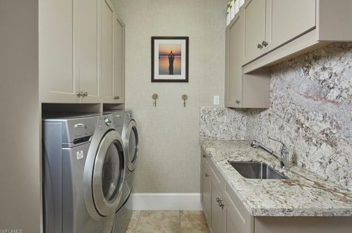 2192 Residence Cir, Naples FL 34105-3084 exterior