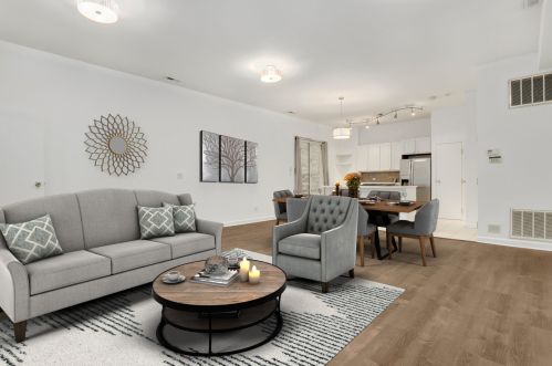 2846 Halsted St, Chicago, IL 60657-5151