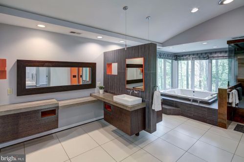 10011 Avenel Farm Dr, Rockville MD 20854-5410 exterior