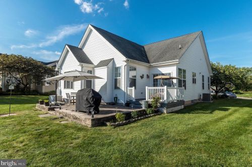 1315 Creekside Ln, Quakertown PA 18951-2842 exterior