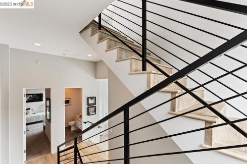 1550 Grand View Dr, Berkeley CA 94705-1637 exterior