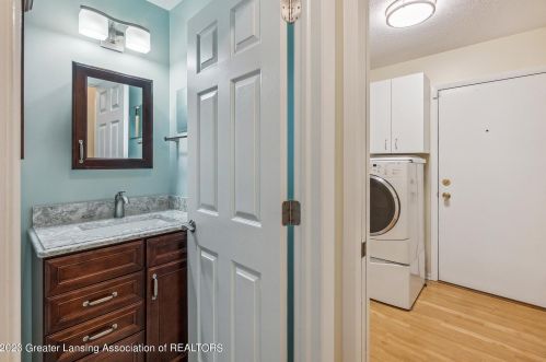 502 Brunswick Dr, Dewitt MI 48820-9189 exterior