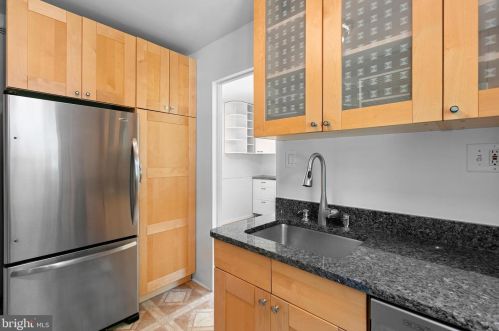 6934 Westhampton Dr, Alexandria VA 22307-1528 exterior