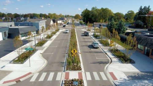 3322 Emmons Ave, Rochester MI 48307-5515 exterior