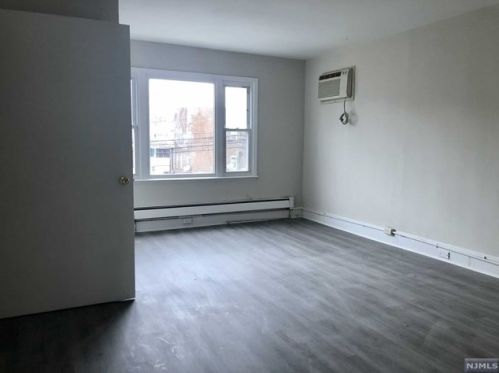 24 Maple St, Outwater NJ 07026-2908 exterior