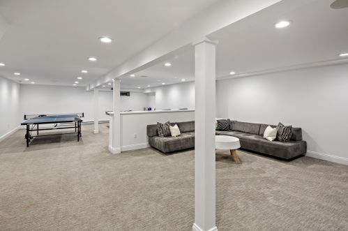 19 Pequot Trl, Westport CT 06880-2929 exterior