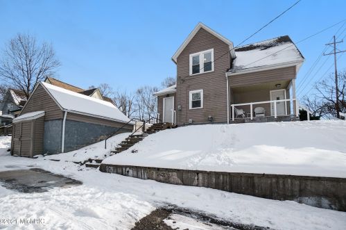 2205 Luella St, Kalamazoo MI 49001-3705 exterior