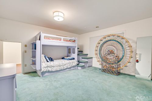 4 Fairhill Rd, Edison NJ 08817-2962 exterior