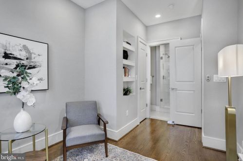 420 3rd St, Washington DC  20003-1930 exterior