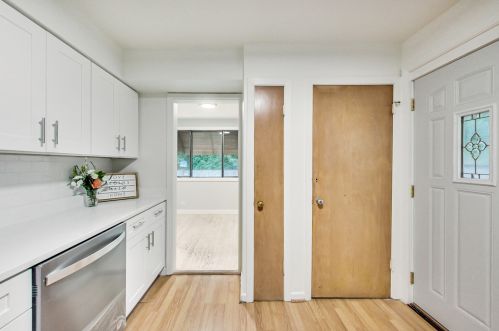 6878 Lehigh Ave, Chicago IL  60646-1406 exterior