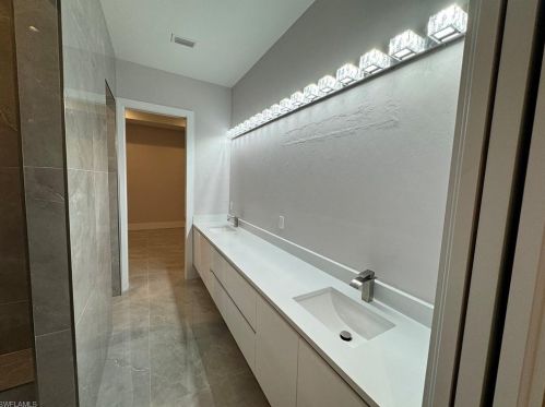 2461 Golden Gate Blvd, Naples FL 34120-3717 exterior