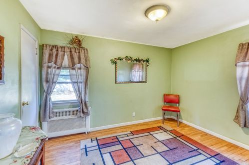 551 18 St, Babylon NY 11704-2206 exterior