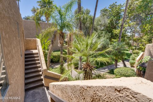 556 Dodge Blvd, Tucson AZ  85716-5162 exterior