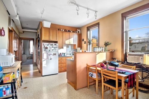 2036 Hoyne Ave, Chicago IL 60643-3308 exterior