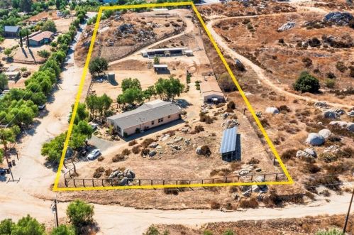 38430 Grn Mdw Rd, Temecula CA 92592-8444 exterior