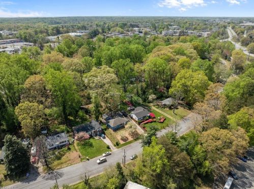 3011 Masonic Dr, Greensboro NC 27403-1934 exterior