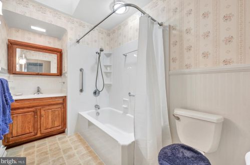 1666 Clearview Ave, Lancaster PA 17601-4308 exterior