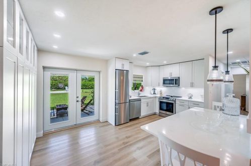 1225 Michigan Ave, Naples FL 34103-3874 exterior