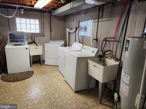 7801 Horrocks St, Philadelphia PA 19124-1812 exterior