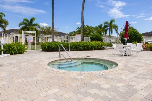 6117 Kendra Ln, Fort Pierce FL 34983-4140 exterior