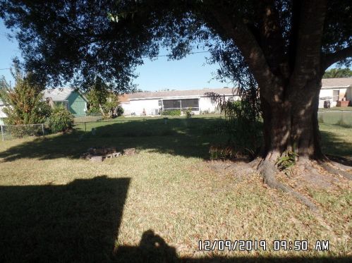 125 Thornhill Dr, Fort Pierce FL 34984-4463 exterior