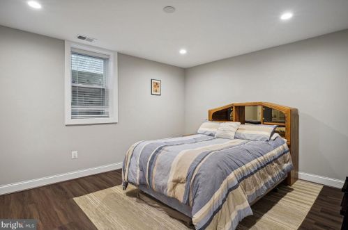 8819 Victory Ln, Rockville MD 20854-3643 exterior