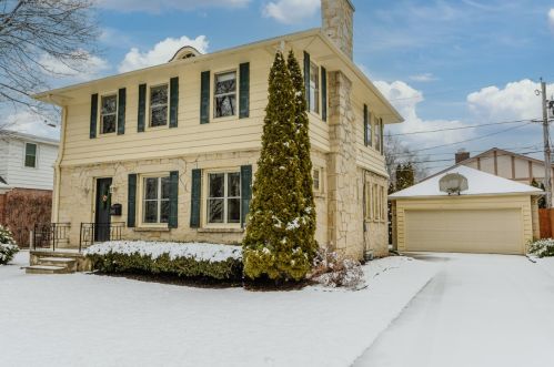 5030 Larkin St, Milwaukee WI 53217-5754 exterior