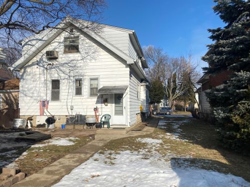 6129 Locust St, Milwaukee WI 53212-2545 exterior