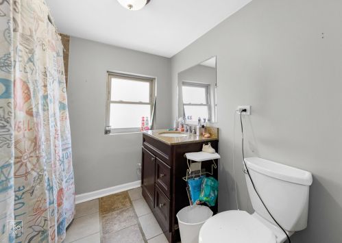 7604 Yates Blvd, Chicago IL  60649-4127 exterior