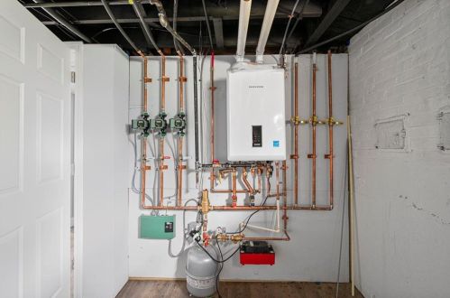 4 Mount Ave, Providence RI  02906-3410 exterior