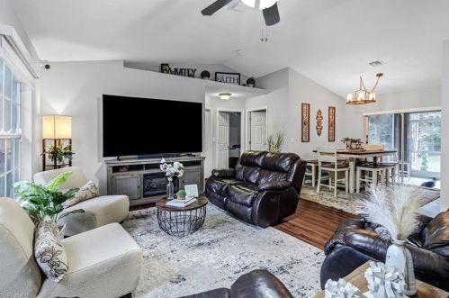 3780 8 Ave, Naples FL 34102-6842 exterior