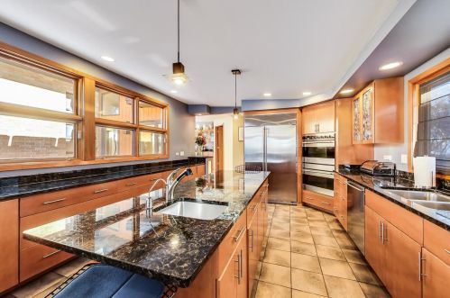 322 Kenmore Ave, Elmhurst IL 60126-3518 exterior