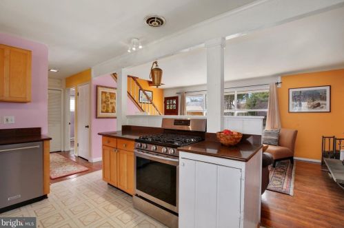 813 Crothers Ln, Rockville MD 20852-1104 exterior