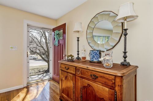 8 Charmian St, Huntington Station, NY 11746-3517