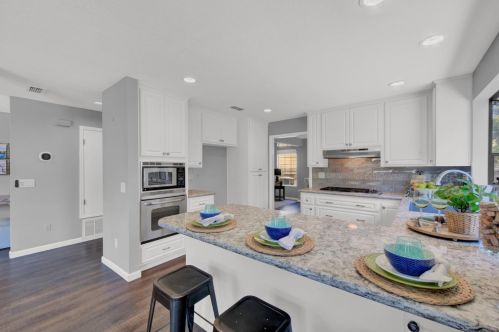 120 Hazelmere Dr, Folsom CA 95630-5522 exterior