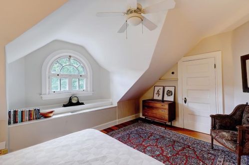 690 Angell St, Providence RI 02906-5309 exterior