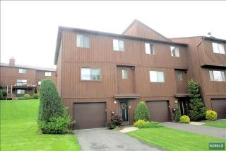 41 Metro Vista Dr, Paterson, NJ 07506-3433