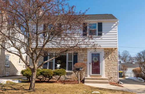 2408 89th St, Milwaukee, WI 53226-1804