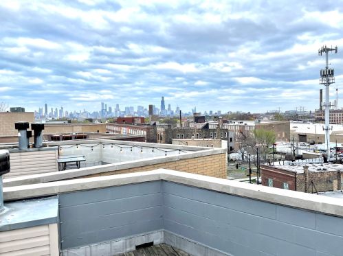 2808 Chicago Ave, Chicago IL 60622-7833 exterior