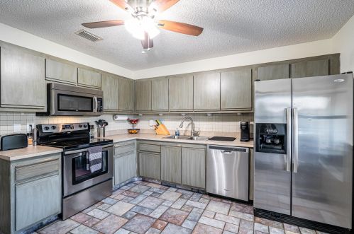 5807 Northpointe Ln, Boynton Beach FL 33437-2008 exterior