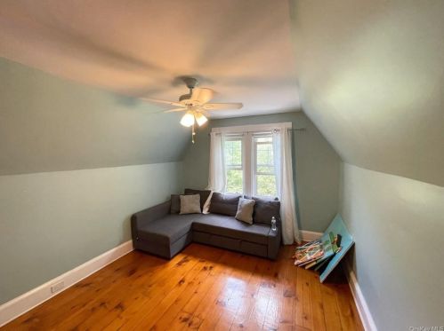 2 Linden Pl, Middletown NY 10940-4824 exterior