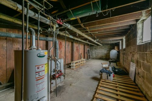 2122 Cambridge Ave, Milwaukee WI  53202-1014 exterior