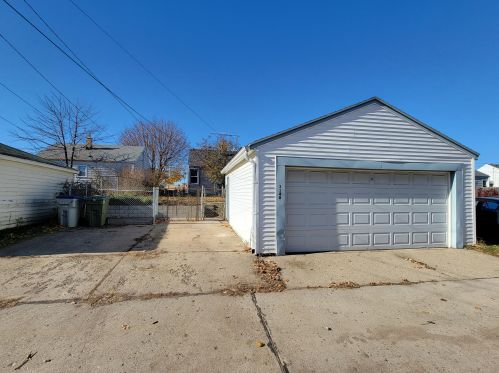 3148 Chase Ave, Milwaukee WI  53207-2636 exterior