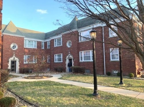 10655 Artesian Ave, Chicago IL 60655-1129 exterior