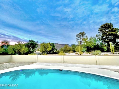 5862 Camino Arenosa, Tucson AZ  85718-4650 exterior