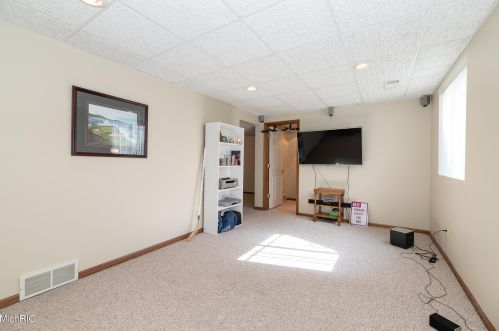 10400 Roger St, Kalamazoo MI 49002-7185 exterior