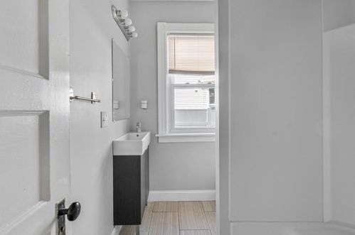 233 Indiana Ave, Providence RI 02905-4403 exterior